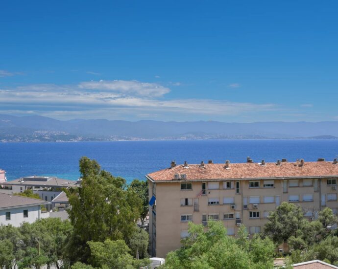 Exclusivité, Ajaccio, Quartier du Trottel, Appartement vue mer, 3 chambres, terrasses, plage à pied