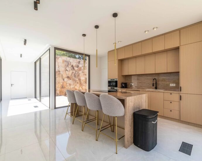 Exclusivité, Caramontino, Domaine privé d&rsquo;Arinella, Villa 6 chambres, piscine, jacuzzi, vue montagnes, plage à pied