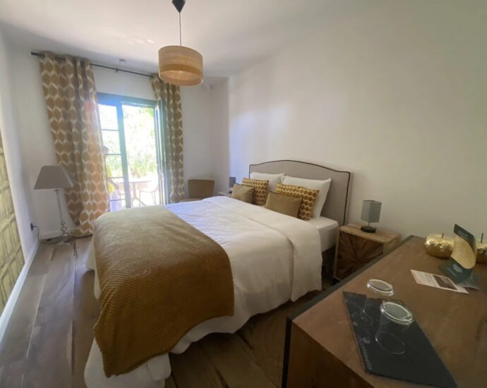 Exlusivité, Région de Saint-Florent, Poggio d’Oletta, villa 4 chambres, piscine, jacuzzi, vue dégagée mer et montagnes, proche plage