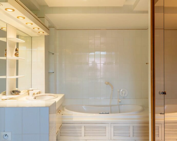 Porto-Vecchio, Villa en pierre de granite rose, vue mer, 5 chambres, appartement indépendant, piscine, proche plage