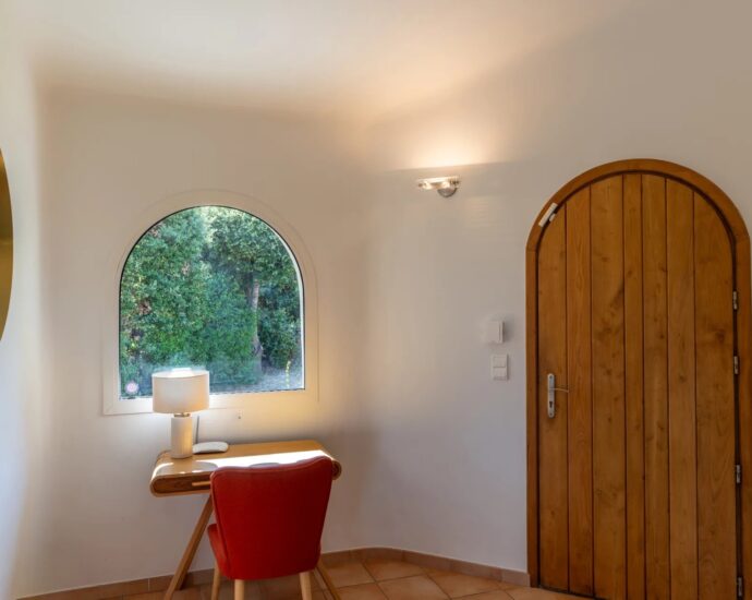 Porto-Vecchio, Precojo, 2-Bedroom Villa with Heated Pool, Near Santa Giulia Beach, with Open Views