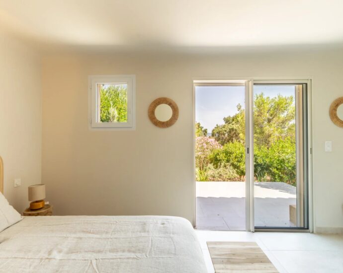 Sainte-Lucie-de-Porto-Vecchio, Villa vue mer panoramique, 5 chambres, piscine, plage à pied