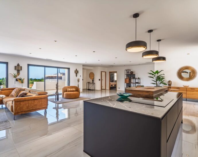 Exclusivité, Lozari, villa contemporaine vue mer, 3 chambres, piscine, plage à pied