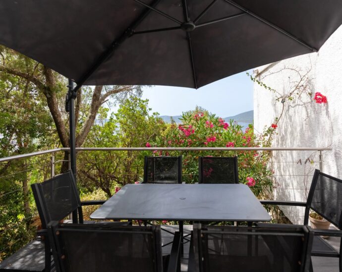 EXCEPTIONALLY RARE property – Domaine de Cala Rossa, villa nestled on the heights, panoramic views over the bays of Porto-Vecchio and Saint-Cyprien