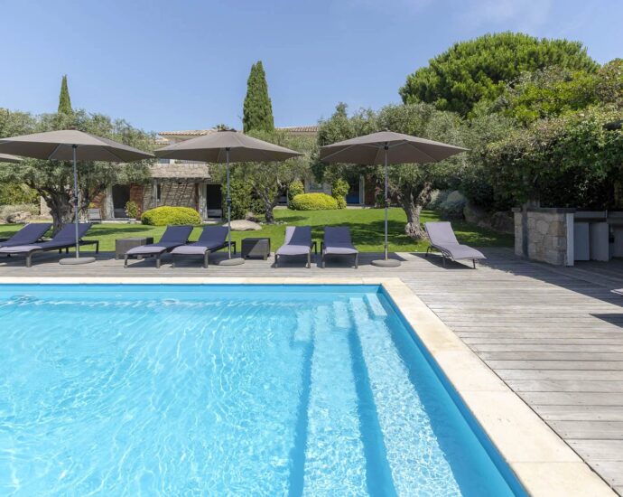 Private Estate of Punta d’Arasu, Sea-View Villa, 7 Bedrooms, Swimming Pool, Walking Distance to Beach