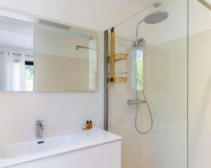 Sainte-Lucie de Porto-Vecchio, Vilatta, Villa mitoyenne, 5 chambres, piscine, vue mer, proche plage