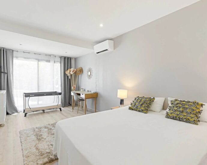 Sari-solenzara, Villa vue mer, 4 chambres, piscine chauffée, proche plage