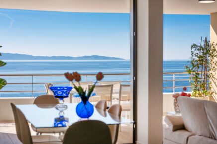 Exclusivité, Ajaccio, Route des Sanguinaires, Appartement vue mer panoramique, 2 chambres, terrasse, plage à pied