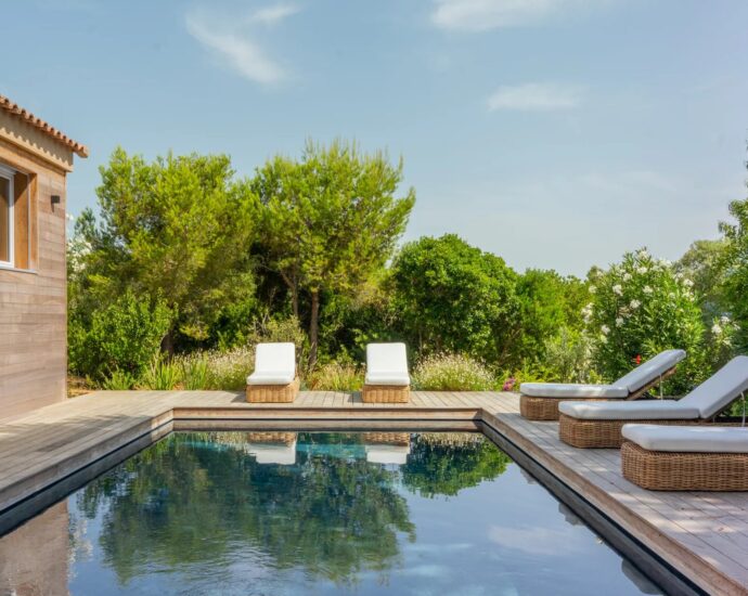 Sainte-Lucie-de-Porto-Vecchio, Villa vue mer panoramique, 5 chambres, piscine, plage à pied