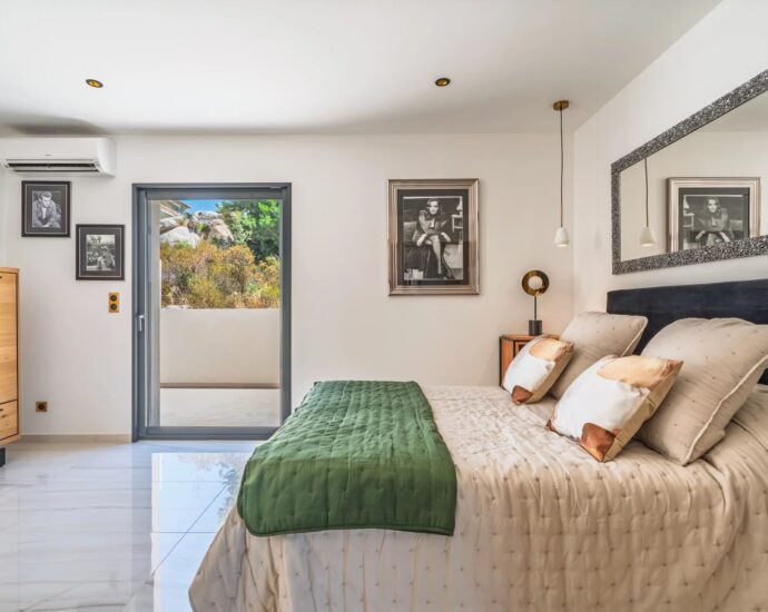Exclusivité, Lozari, villa contemporaine vue mer, 3 chambres, piscine, plage à pied