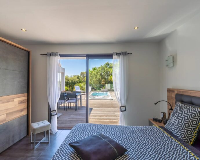 Sainte-Lucie de Porto-Vecchio, Capicciola, Architect-Designed Villa with Sea View, 4 Bedrooms, Spa, Close to the Beach