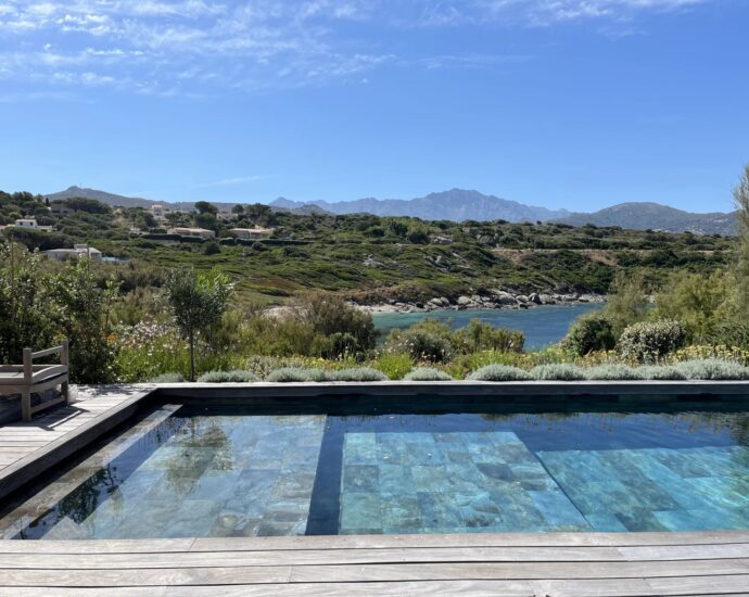 Corbara, Marine de Davia, Villa pied dans l&rsquo;eau, 4 chambres, vue panoramique mer et montagnes, plage à pied