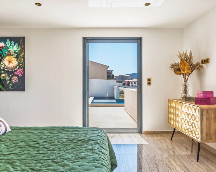 Exclusivité, Lozari, villa contemporaine vue mer, 3 chambres, piscine, plage à pied