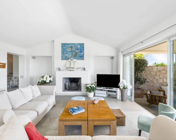 Private Estate of Punta d’Arasu, Sea-View Villa, 7 Bedrooms, Swimming Pool, Walking Distance to Beach