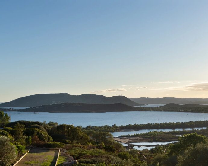 Porto-Vecchio, Arasu, Villa 6 chambres, vue mer, piscine, proche plage de Saint-Cyprien