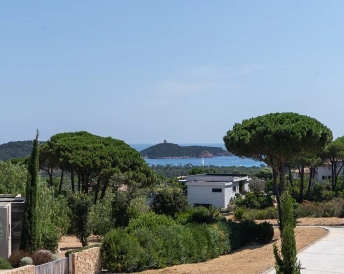 Sainte-Lucie de Porto-Vecchio, Vilatta, Villa mitoyenne, 5 chambres, piscine, vue mer, proche plage