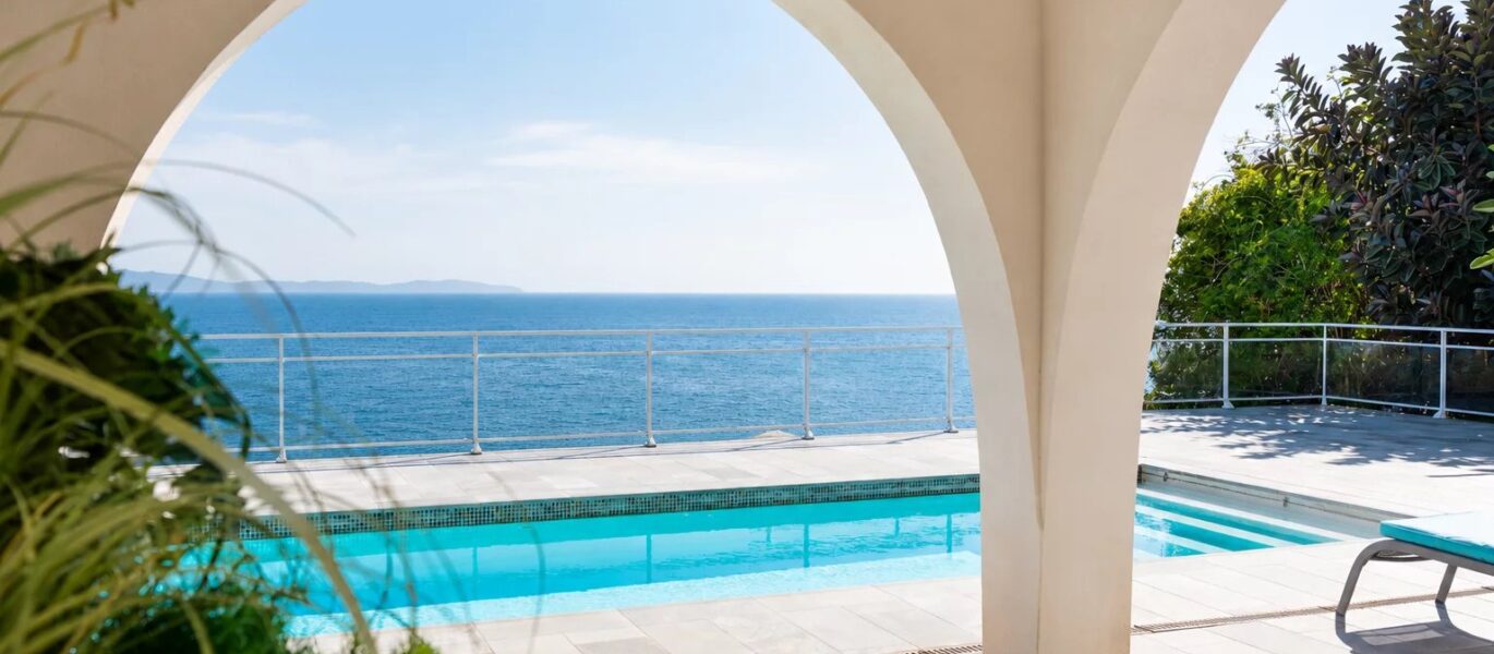 Ajaccio, Route des Sanguinaires, Villa vue mer panoramique, 4 chambres, piscine , plage à pied