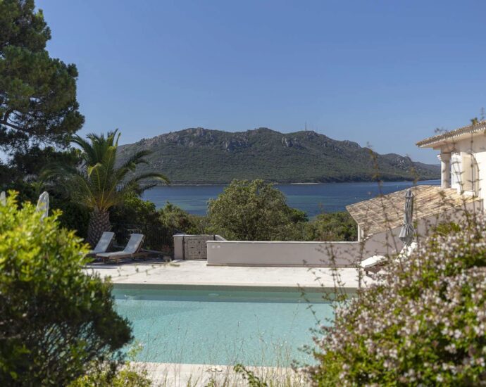 Cala Rossa, Benedettu, Panoramic Sea View Villa, 6 Bedrooms, Pool, Walking Distance to the Beach