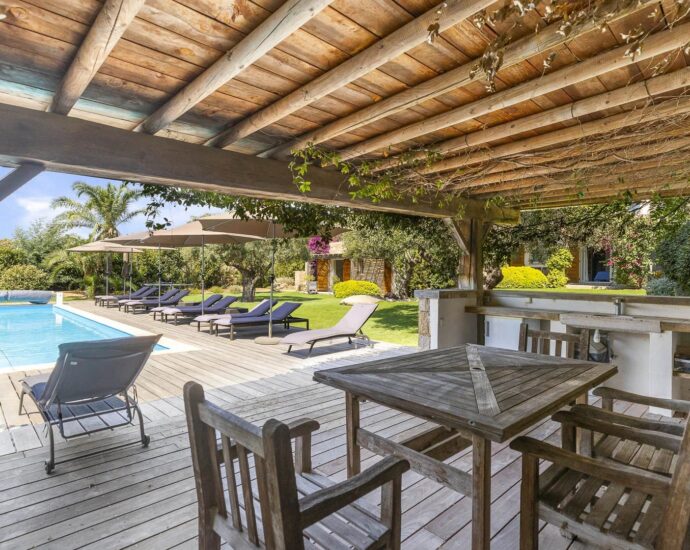 Private Estate of Punta d’Arasu, Sea-View Villa, 7 Bedrooms, Swimming Pool, Walking Distance to Beach