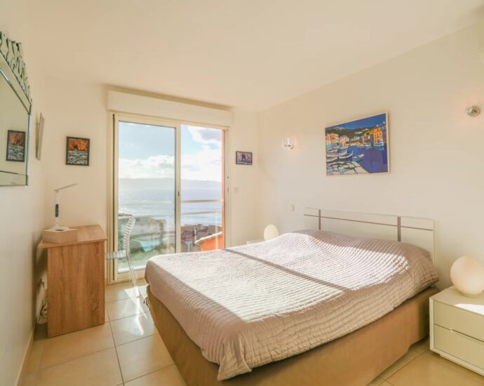 Ajaccio,  Bord de mer ,Route des Sanguinaires, Appartement vue mer panoramique, 3 chambres, terrasse, plage à pied