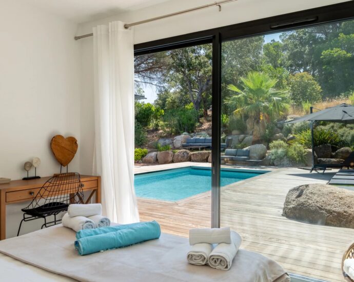 Sainte-Lucie de Porto-Vecchio, Vilatta, Villa mitoyenne, 5 chambres, piscine, vue mer, proche plage