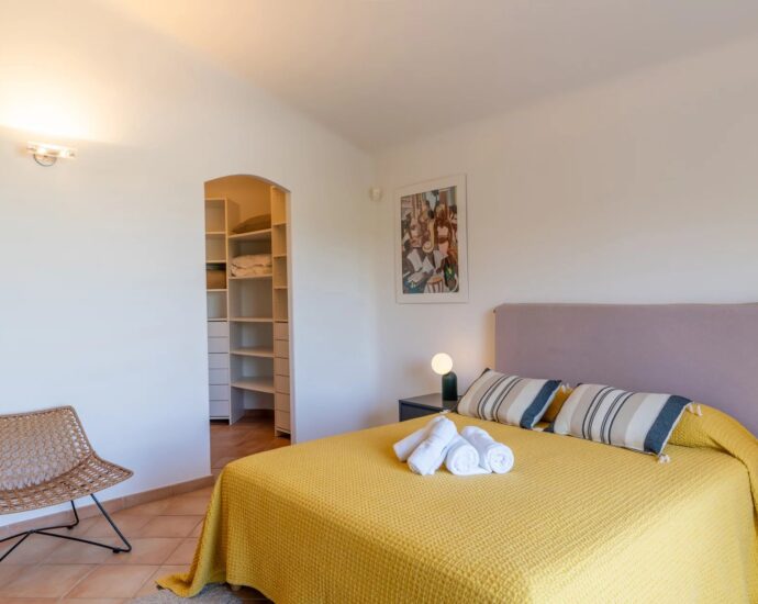 Porto-Vecchio, Precojo, 2-Bedroom Villa with Heated Pool, Near Santa Giulia Beach, with Open Views