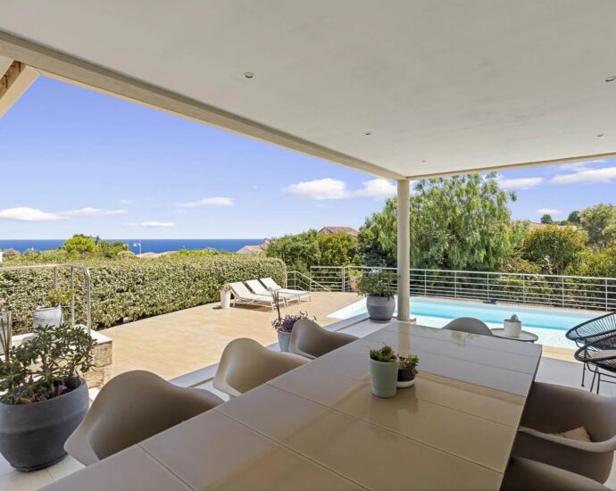 Sari-solenzara, Villa vue mer, 4 chambres, piscine chauffée, proche plage