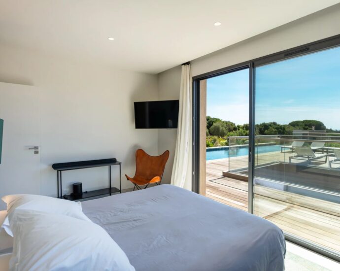 Domaine privé – Pinarello, Villa de 5 chambres, vue mer, piscine à débordement, proche plage