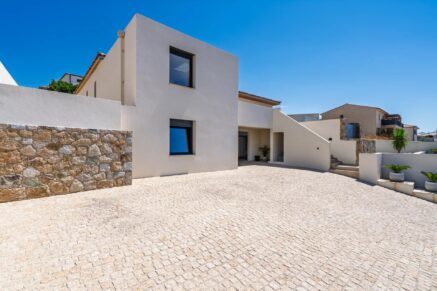 Exclusivité, Lozari, villa contemporaine vue mer, 3 chambres, piscine, plage à pied