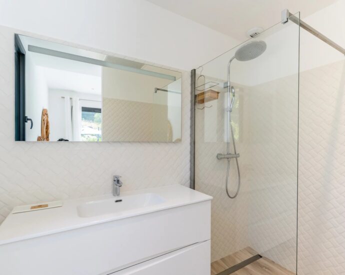 Sainte-Lucie de Porto-Vecchio, Vilatta, Villa mitoyenne, 5 chambres, piscine, vue mer, proche plage