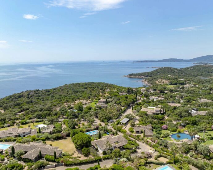 Private Estate of Punta d’Arasu, Sea-View Villa, 7 Bedrooms, Swimming Pool, Walking Distance to Beach