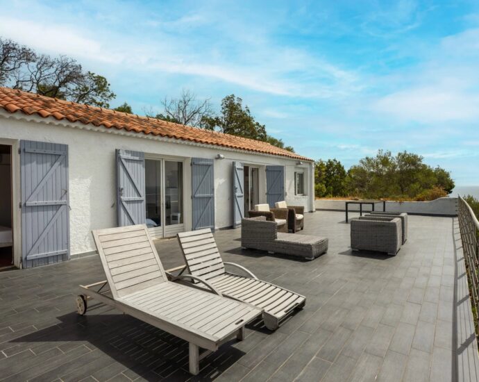 EXCEPTIONALLY RARE property – Domaine de Cala Rossa, villa nestled on the heights, panoramic views over the bays of Porto-Vecchio and Saint-Cyprien