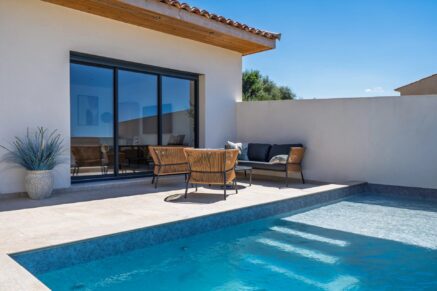 Exclusivité, Lozari, villa contemporaine vue mer, 3 chambres, piscine, plage à pied