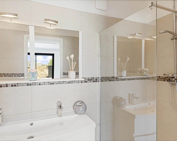 Sari-solenzara, Villa vue mer, 4 chambres, piscine chauffée, proche plage