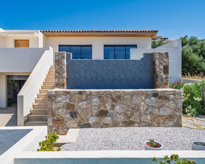 Exclusivité, Lozari, villa contemporaine vue mer, 3 chambres, piscine, plage à pied
