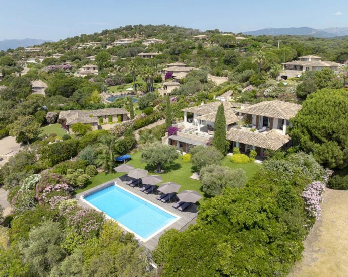 Private Estate of Punta d’Arasu, Sea-View Villa, 7 Bedrooms, Swimming Pool, Walking Distance to Beach