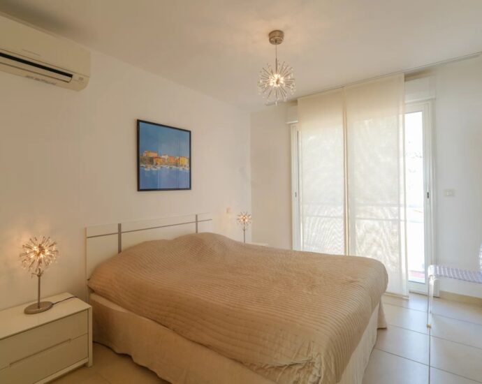 Ajaccio,  Bord de mer ,Route des Sanguinaires, Appartement vue mer panoramique, 3 chambres, terrasse, plage à pied