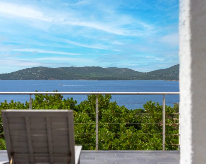 EXCEPTIONALLY RARE property – Domaine de Cala Rossa, villa nestled on the heights, panoramic views over the bays of Porto-Vecchio and Saint-Cyprien