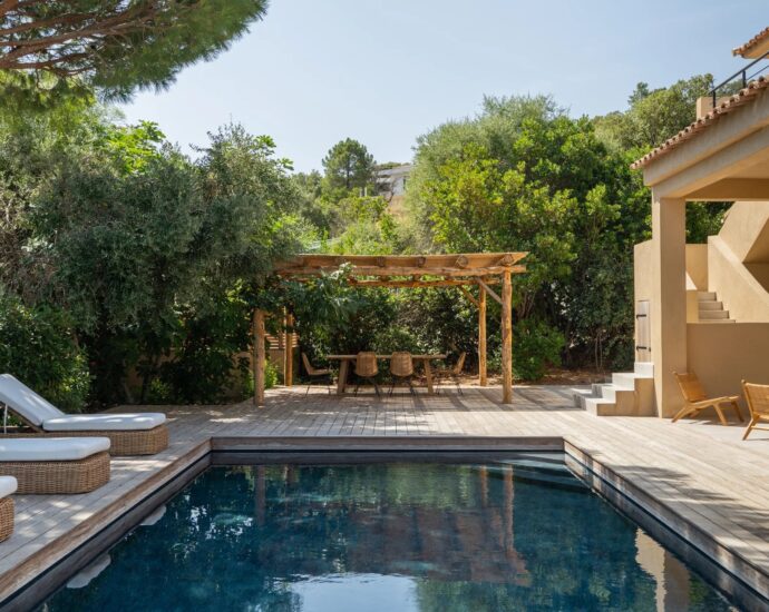 Sainte-Lucie-de-Porto-Vecchio, Villa vue mer panoramique, 5 chambres, piscine, plage à pied