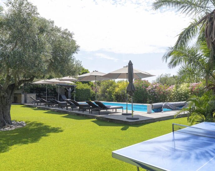 Private Estate of Punta d’Arasu, Sea-View Villa, 7 Bedrooms, Swimming Pool, Walking Distance to Beach