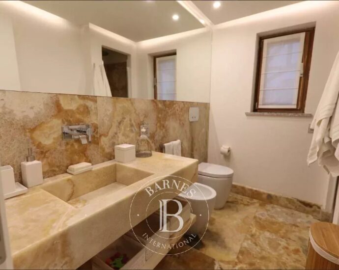 Appartement 4 chambres – Accès direct à la mer