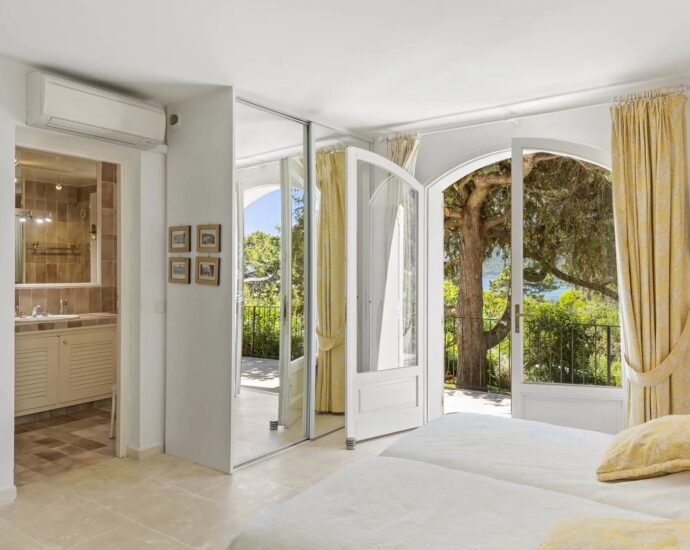 Cala Rossa, Benedettu, Panoramic Sea View Villa, 6 Bedrooms, Pool, Walking Distance to the Beach