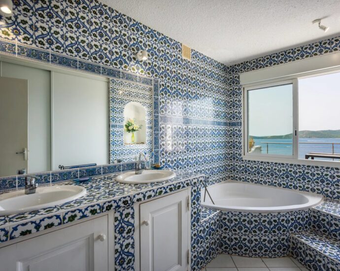 EXCEPTIONALLY RARE property – Domaine de Cala Rossa, villa nestled on the heights, panoramic views over the bays of Porto-Vecchio and Saint-Cyprien