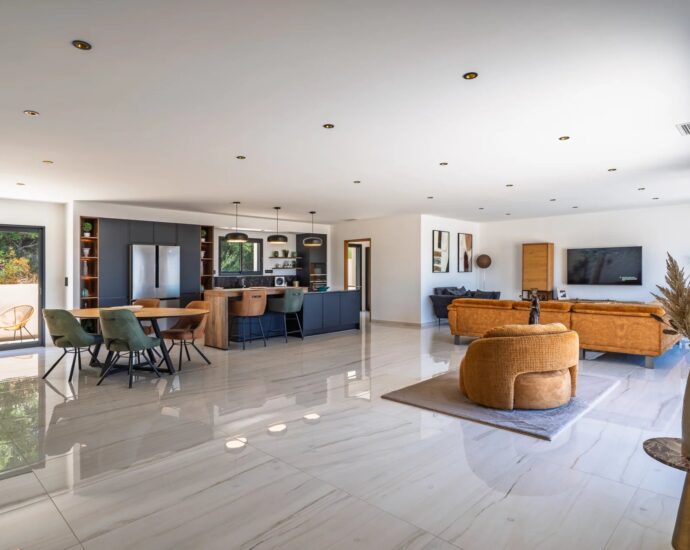 Exclusivité, Lozari, villa contemporaine vue mer, 3 chambres, piscine, plage à pied