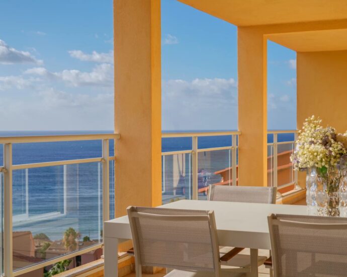 Ajaccio,  Bord de mer ,Route des Sanguinaires, Appartement vue mer panoramique, 3 chambres, terrasse, plage à pied
