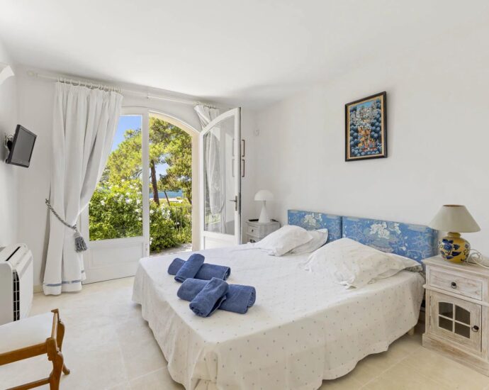 Cala Rossa, Benedettu, Panoramic Sea View Villa, 6 Bedrooms, Pool, Walking Distance to the Beach