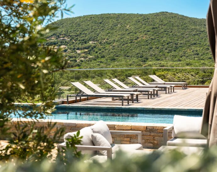 Domaine privé – Pinarello, Villa de 5 chambres, vue mer, piscine à débordement, proche plage
