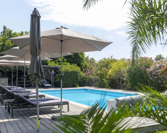 Private Estate of Punta d’Arasu, Sea-View Villa, 7 Bedrooms, Swimming Pool, Walking Distance to Beach
