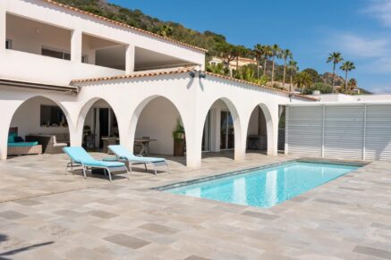 Ajaccio, Route des Sanguinaires, Villa vue mer panoramique, 4 chambres, piscine , plage à pied