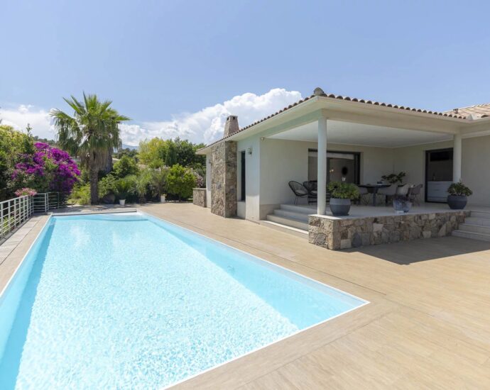 Sari-solenzara, Villa vue mer, 4 chambres, piscine chauffée, proche plage
